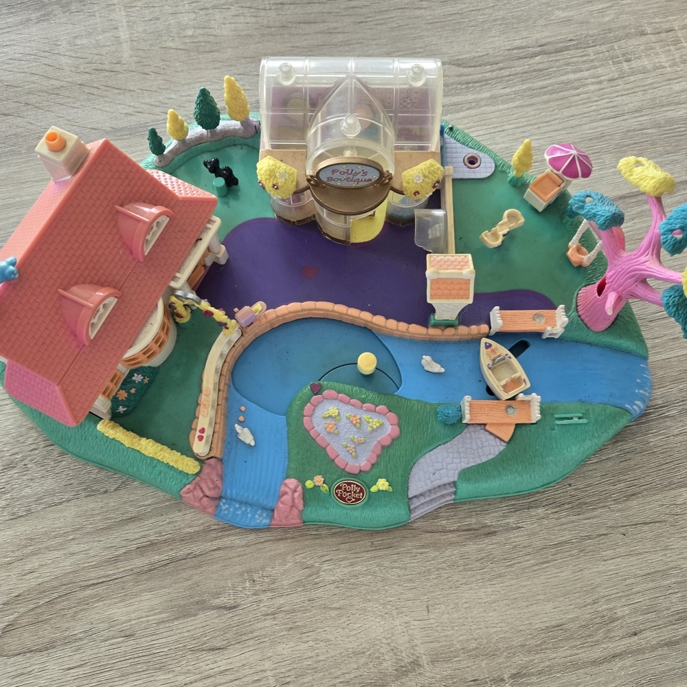 Vintage Polly Pocket "Magical Movin Pollyville" - No Accessories. Broken Parts